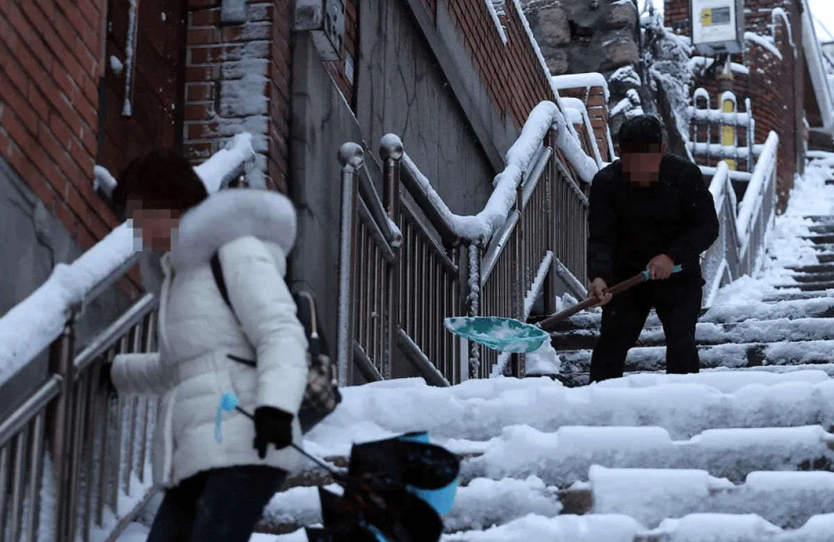 Manual snow removal on stairs